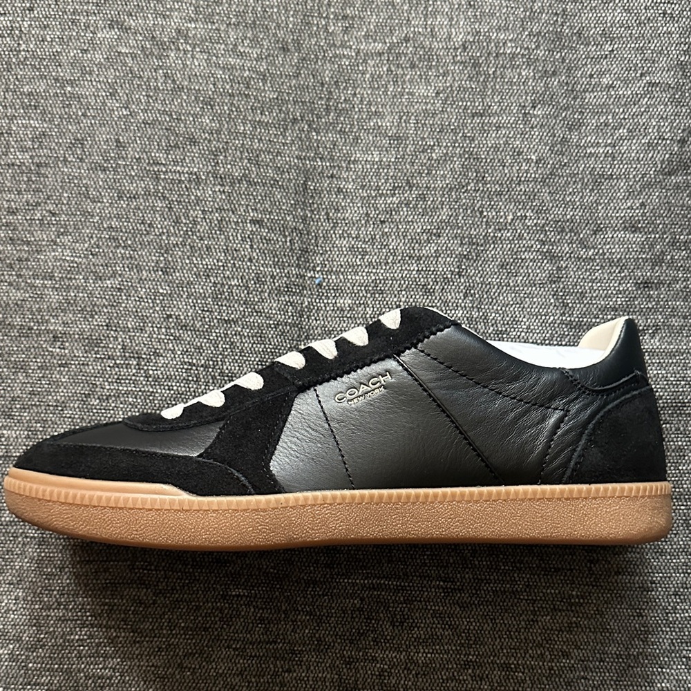 Coach Men’s  Ellis Black Leather & Suede Sneakers with Gum Sole size 7.5D